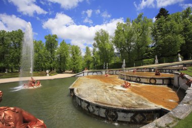 eski İspanyol şehir parkında muhteşem çağlayan