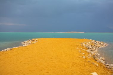Ölü Deniz.