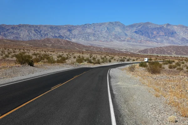 A estrada em Death Valley — Fotografia de Stock