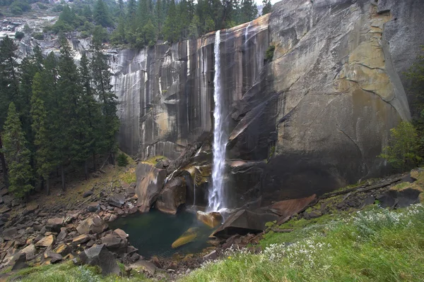 Живописный водопад — стоковое фото