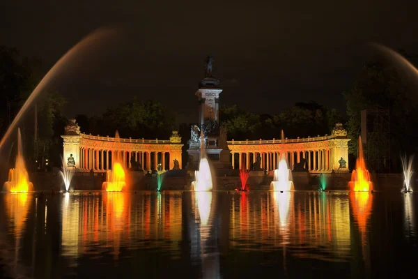 Мадридский парк Буэн-Ретиро — стоковое фото