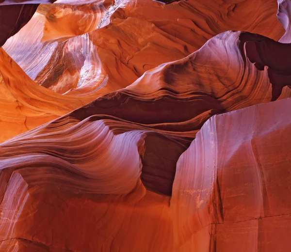 Красные, розовые и фиолетовые цвета каньона — стоковое фото