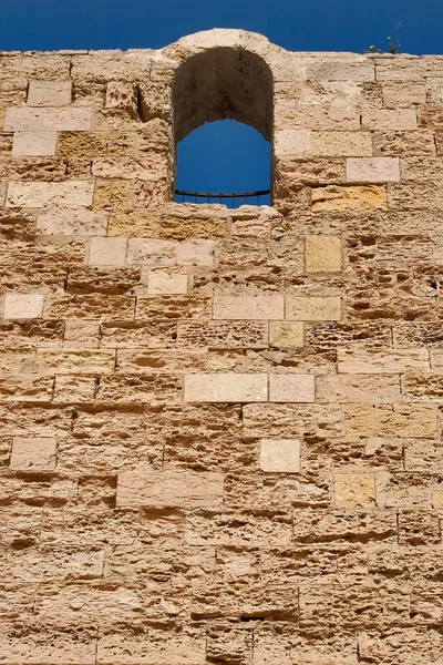 Παράθυρο σε έναν τοίχο — Φωτογραφία Αρχείου