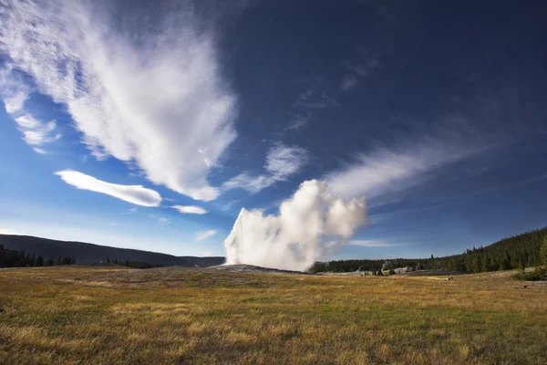 Yellowstone Ulusal Parkı 'nda Gayzer — Stok fotoğraf