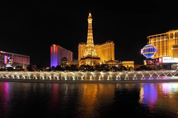 Gece las Vegas'ta. çeşmeler dans — Stok fotoğraf