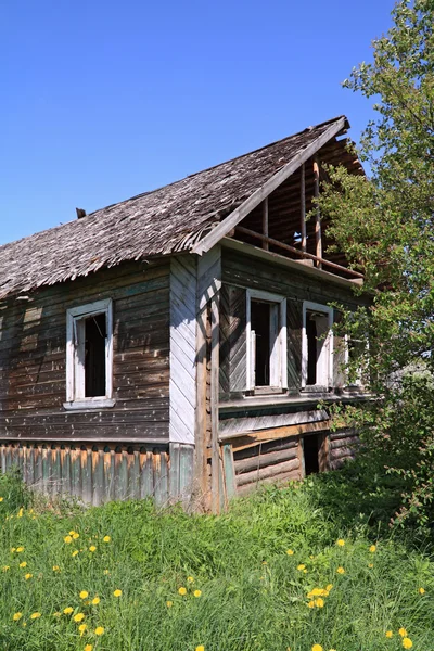Oud landelijk huis — Stockfoto