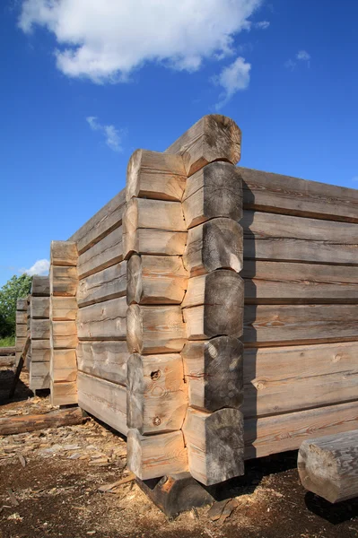 Строительство деревянного здания — стоковое фото
