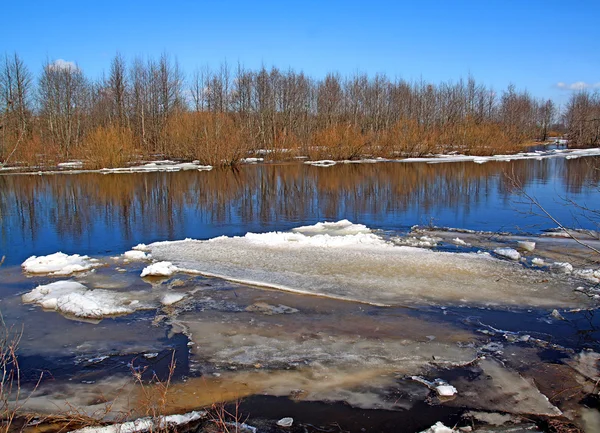 在河上打冰 — 图库照片