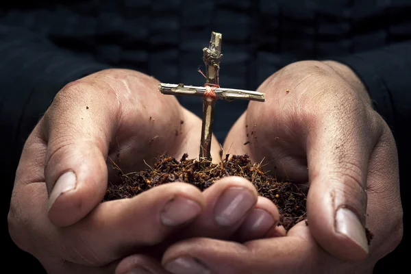 Cross in the hands — Stock Photo, Image
