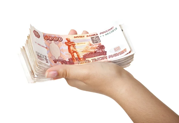 Balíček pěti tisící bankovek v ženské ruce. — Stock fotografie