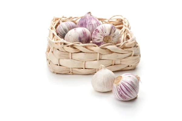 Confezione e due teste d'aglio — Foto Stock