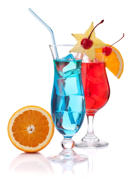 两个热带鸡尾酒和橙 — 图库照片