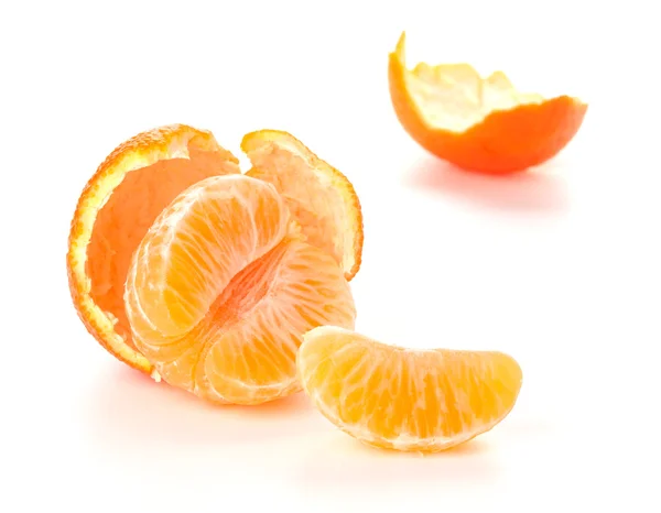 Ripe tangerines segments and rind — Stock Photo, Image