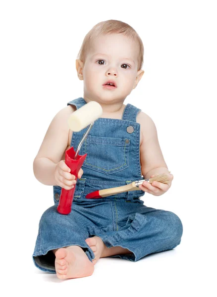 Маленький дитячий працівник з пензлем для фарби та валиком — стокове фото
