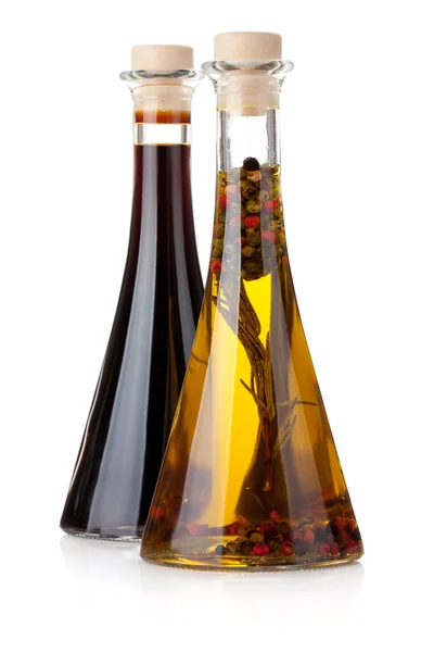 Olivenöl- und Essigflaschen — Stockfoto