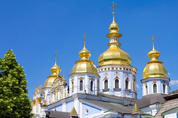 Свято-Михайловский золотокупольный монастырь в Киеве, Украина — стоковое фото