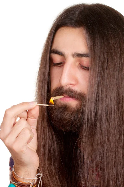 Long-haired hippie man smoking cigarette — Stock Photo, Image