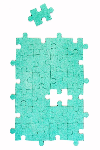 Puzzle verde con la pieza que falta — Foto de Stock