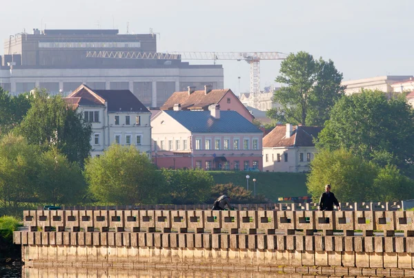Minsk, Weißrussland - 19. Mai: Dreifaltigkeitsberg am Fluss Swisloch am 1. Mai — Stockfoto