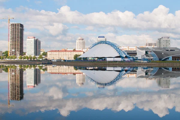Nemiga bölgesi ve svisloch Nehri Minsk, Beyaz Rusya — Stok fotoğraf
