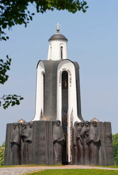 Ön av tårar memorial på svisloch river i minsk, Vitryssland — Stockfoto
