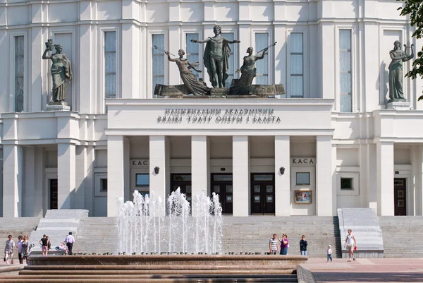 Edifício da Ópera Nacional e Teatro de Balé da Bielorrússia em — Fotografia de Stock