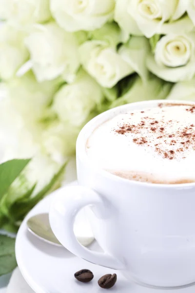 한잔의 커피와 장미 — 스톡 사진