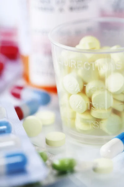 Orvosságos-üvegek és a tabletták — Stock Fotó
