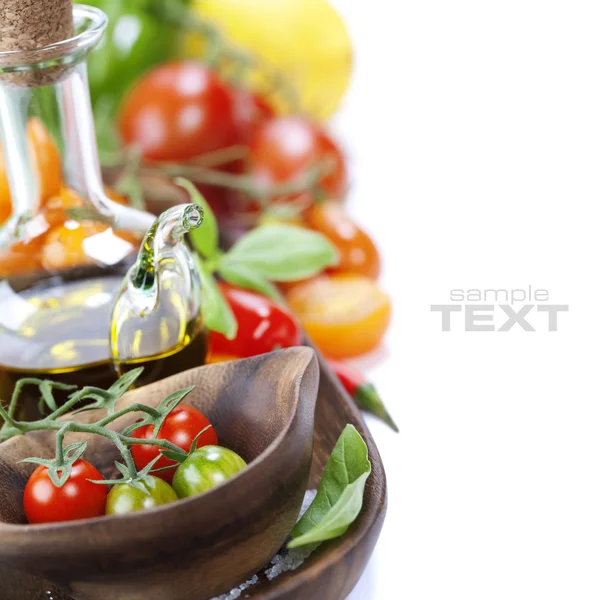 Färska tomater och olivolja — Stockfoto