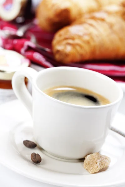 Kaffe och croissanter — Stockfoto