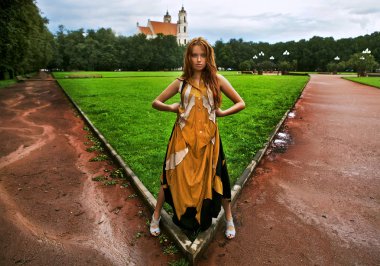 güzel seksi Kızıl saçlı kadın açık.