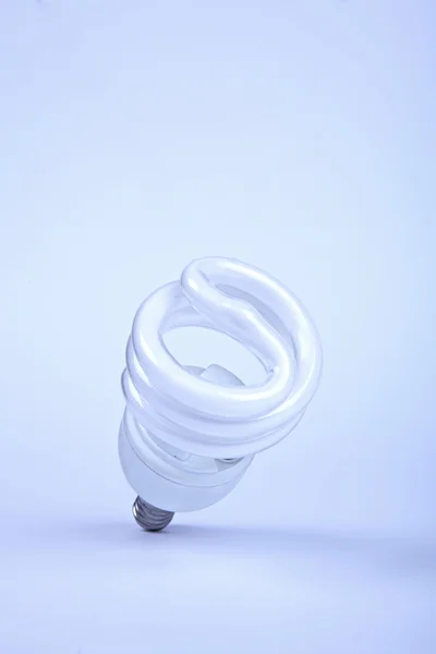 Энергосберегающий флуоресцентный свет — стоковое фото