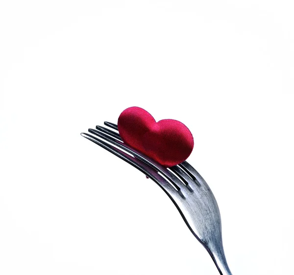 Plugue vermelho e faca perto do símbolo do coração — Fotografia de Stock