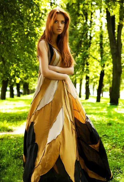 Beautiful glamour red-haired woman outdoor. — Stock Photo, Image