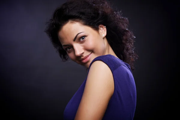 Fantastiska porträtt av vacker ung kvinna som kaukasiska. närbild face — Stockfoto