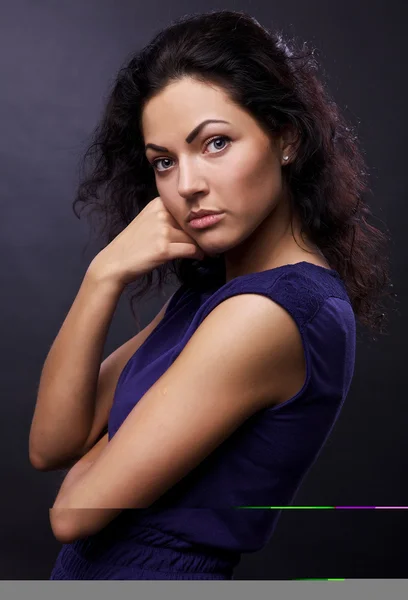 Erstaunliche Porträt der schönen jungen kaukasischen Frau. Gesicht aus nächster Nähe — Stockfoto