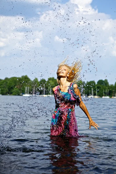 Beautiful blond model standing on water. Outdoor conceptual photo. — Stock Photo, Image