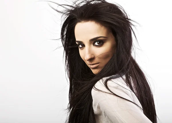 Arménské dívka s zdravé krásné dlouhé vlasy v pohybu. módní vzhled. — Stock fotografie