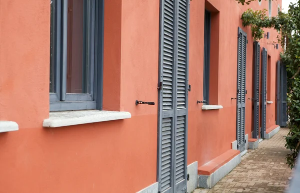 Элегантная входная дверь, Тоскана — стоковое фото