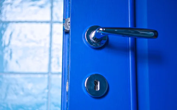 明亮的蓝色门 — 图库照片