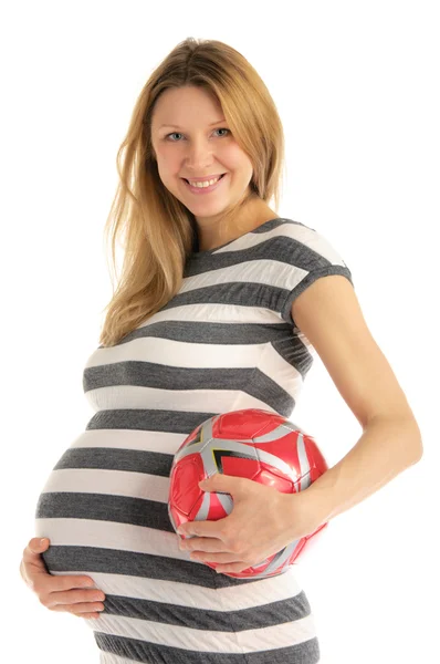 Těhotná žena s fotbalovým míčem — Stock fotografie