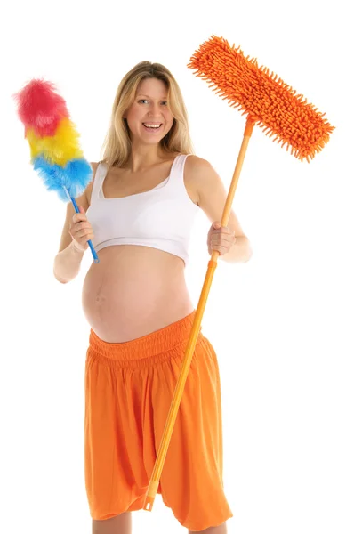 Glückliche schwangere Frau mit Wischmopp und Bürste — Stockfoto