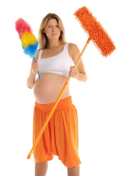 Mujer embarazada enojada con una fregona — Foto de Stock