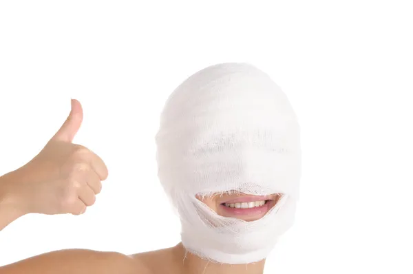 Zadowolona kobieta z głową bandażowane w sposób — Zdjęcie stockowe