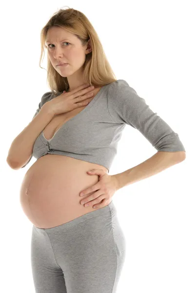 Donna incinta offesa in abito grigio — Foto Stock
