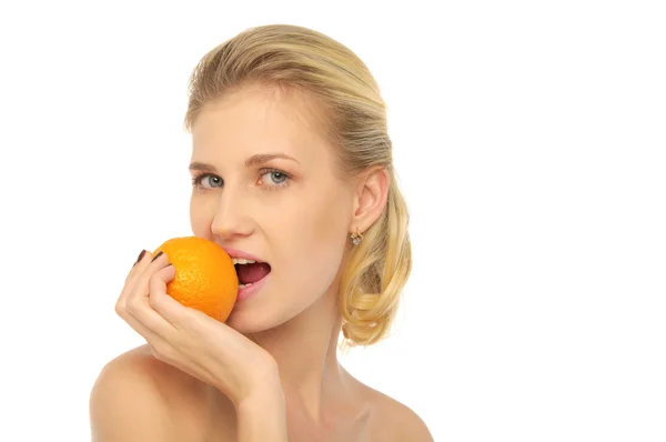 Piękna kobieta z pomarańczy — Zdjęcie stockowe