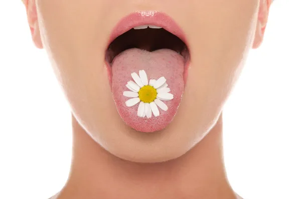 Chamomile is on his tongue hanging out woman — Stock Photo, Image