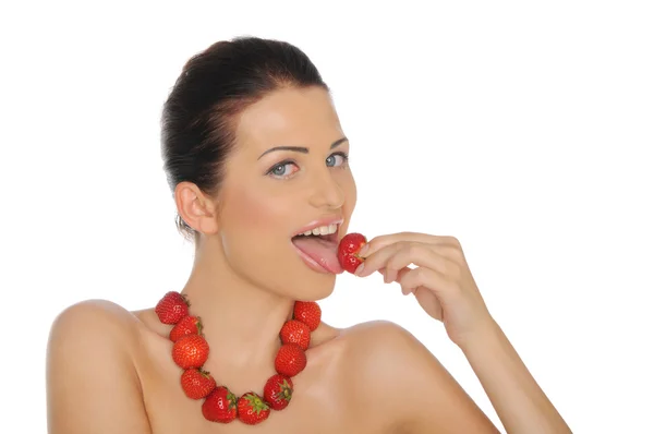 Schöne Frau mit Schmuck aus einer Erdbeere — Stockfoto