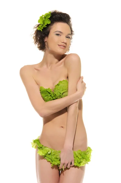 Mujer sexy con col y lechuga verde — Foto de Stock