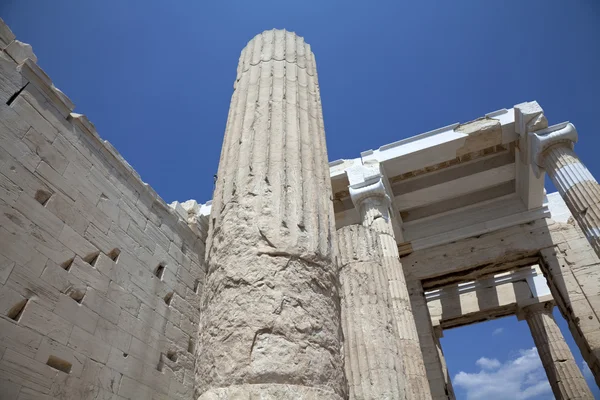 Columnas de propileas de entrada al antiguo templo Partenón — Foto de Stock
